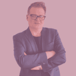 Andreas Kessler mit verschränkten Armen