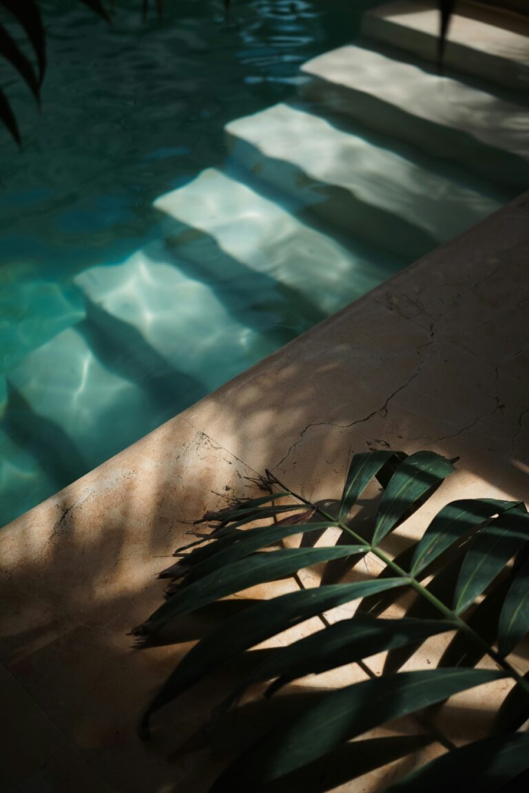 pool treppe mit schatten